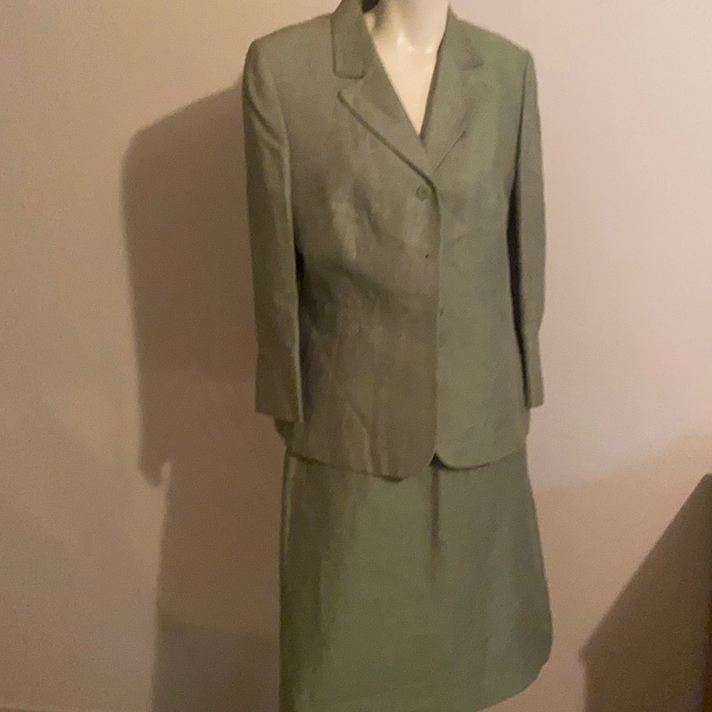 Ladies 2 piece linen suit